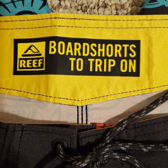 Men's NWT Corona X Reef, Day of the Dead Boardshorts - Picture 3 of 5
